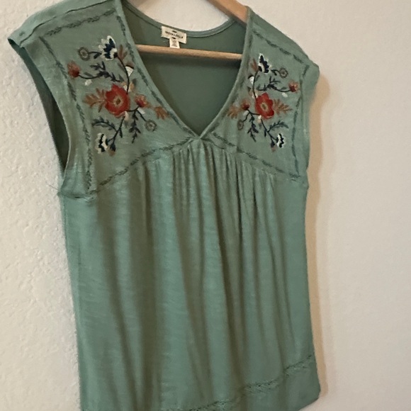 Mason & Belle green  Embroidered Blouse NWOT - Picture 4 of 5